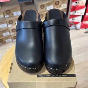 Elegant Black Leather Clogs with Wooden Heel